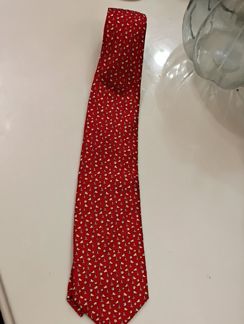 Vineyard Vines Martha's Vineyard red golf theme 100% silk mens neck tie